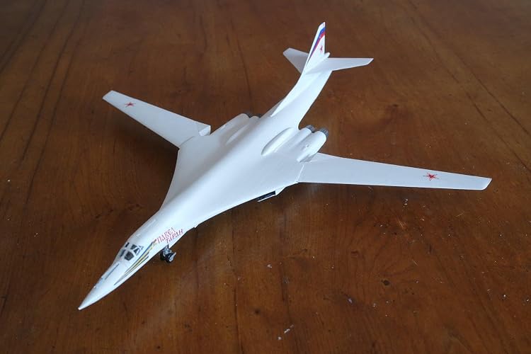 Amazon | ズベズダ 1/144 ソ連軍 ツポレフ TU-160 超音速爆撃機